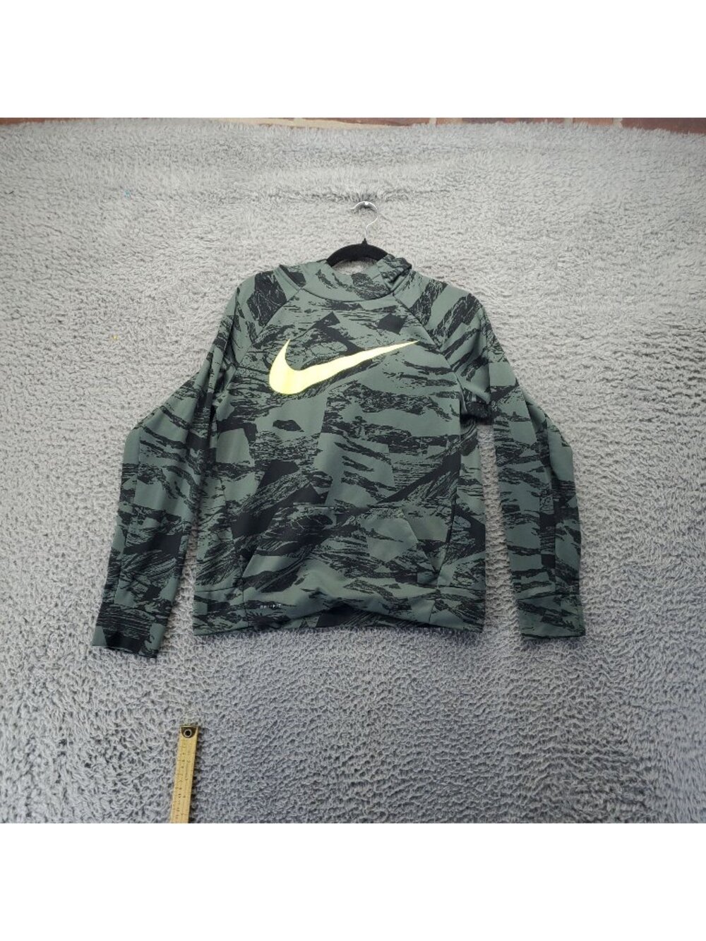 Nike Shirt Boys XL Green Camo Dri-Fit Logo Pullover Hoodie Performance